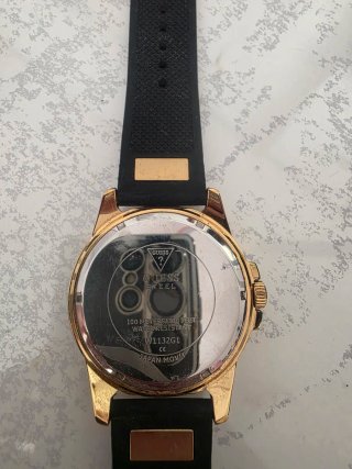 Reloj Guess Dorado y Negro con Cristales