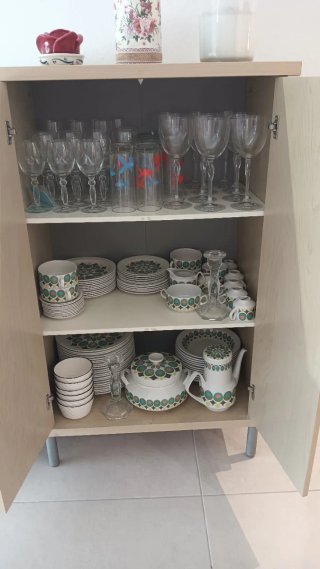 MUEBLES COMEDOR DE GRAN CAPACIDAD