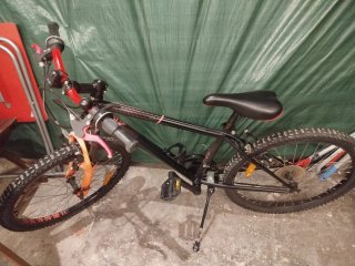 Bicicleta de montaña negra