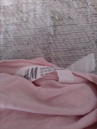 Camiseta rosa H&M con nudo