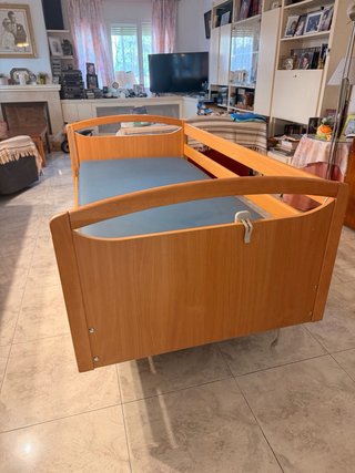 Cama articulada hospitalaria madera y metal