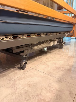 Cama articulada hospitalaria madera y metal