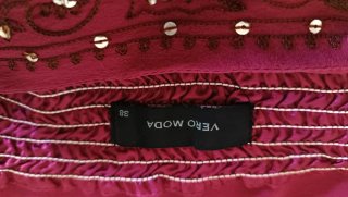 Camiseta morada con lentejuelas
