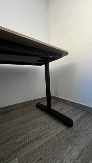 Escritorio regulable en altura madera y metal