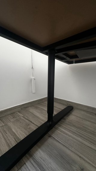 Escritorio regulable en altura madera y metal