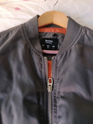 Cazadora Bomber Bershka Gris Talla L