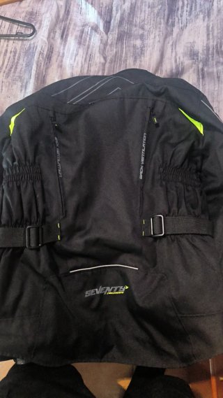 Chaqueta Moto Negra con Detalles Flúor