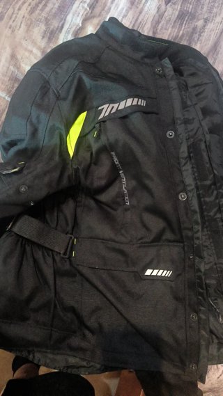 Chaqueta Moto Negra con Detalles Flúor
