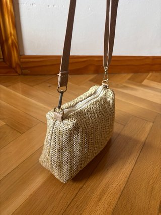 Bolso de hombro tejido beige