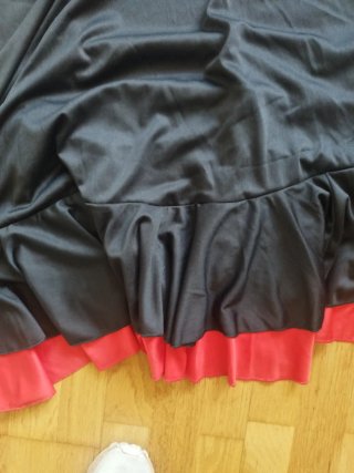 Falda flamenca negra y roja