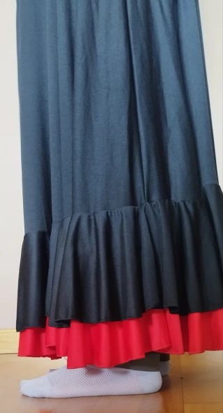 Falda flamenca negra y roja