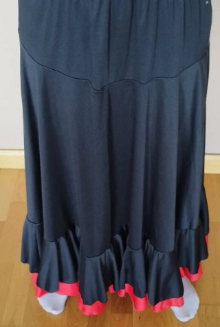 Falda flamenca negra y roja