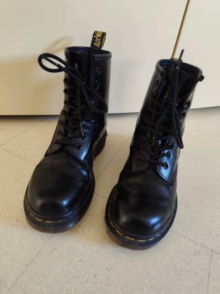 Stivali Dr. Martens neri lucidi donna taglia 37