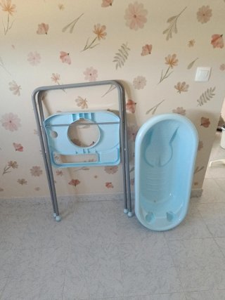 Bañera para bebé azul con soporte