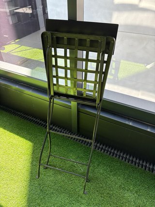 Sillas de forja negra plegables.  10 euros silla