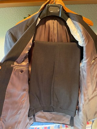 Traje gris de hombre