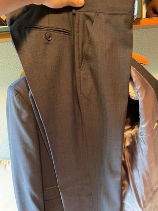 Traje gris de hombre