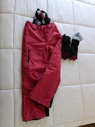 Peto de esquí y guantes niña