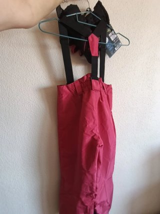 Peto de esquí y guantes niña
