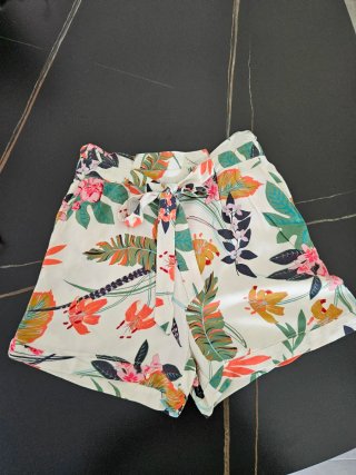Pantaloncini donna fantasia floreale