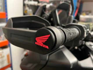 Honda ADV 350 Caja Depósito + 2 Tapones