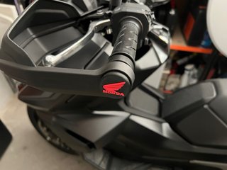 Honda ADV 350 Caja Depósito + 2 Tapones