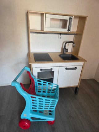Cocinita de madera estilo IKEA