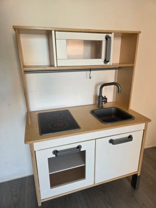 Cocinita de madera estilo IKEA