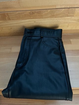 Pantalón polipiel ZARA Talla XS