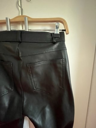 Pantalón polipiel ZARA Talla XS