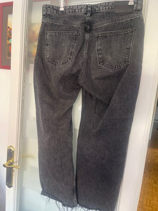 Pantalón vaquero gris desgastado