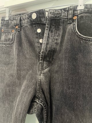 Pantalón vaquero gris desgastado