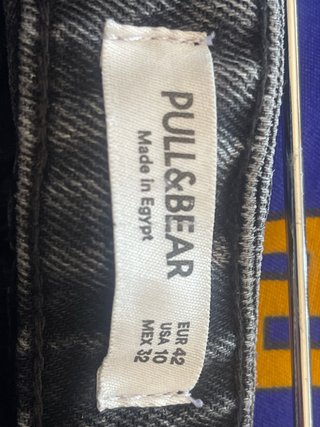 Pantalón vaquero gris desgastado