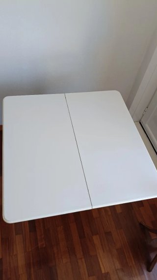 Mesa de madera blanca, sistema libro, con cajón