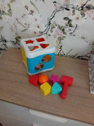 Juego de encajar formas y martillo