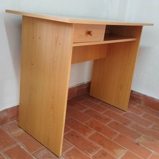 Escritorio de madera