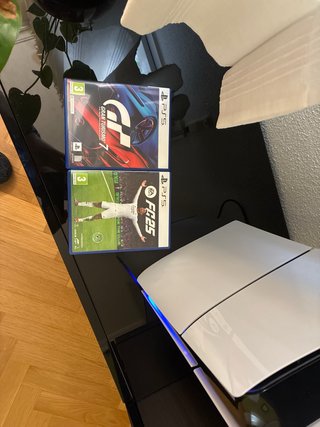 PlayStation 5 Slim 825gb 2 mandos + Fifa 25 y GT7