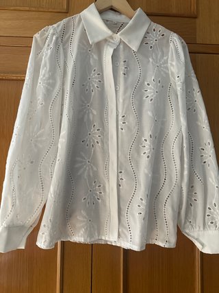 Camisa blanca bordada