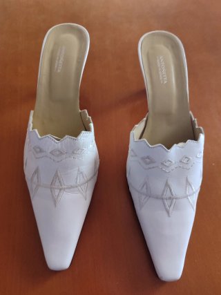 Zapatos de tacón blanco