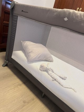 Cuna de viaje desmontable con colchón