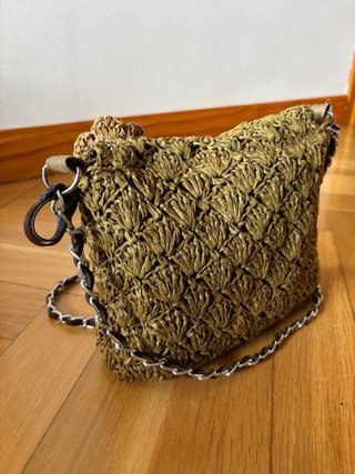 Bolso de hombro tejido con flores