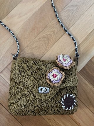 Bolso de hombro tejido con flores