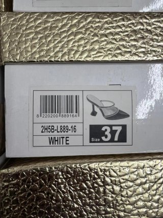 Scarpe eleganti bianche con strass