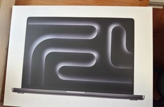 MacBook Pro M5 Max 14 64GB 2TB Nanotexture