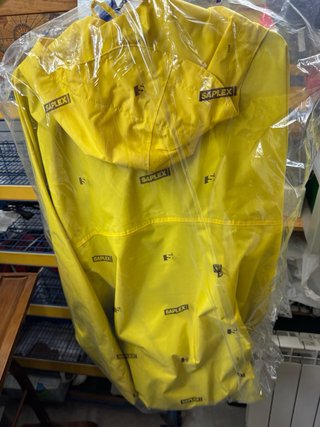 Chaqueta impermeable SLAM amarilla nueva