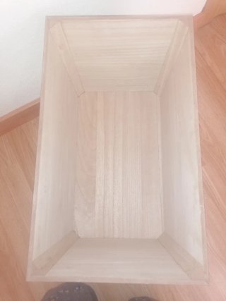 Cajón de madera para juguetes con ruedas