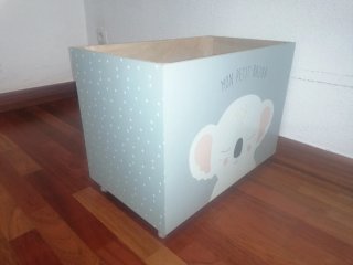 Cajón de madera para juguetes con ruedas