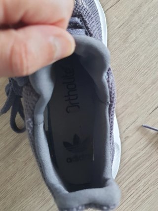 Adidas Swift Run Gris y Dorado Talla 38 2/3
