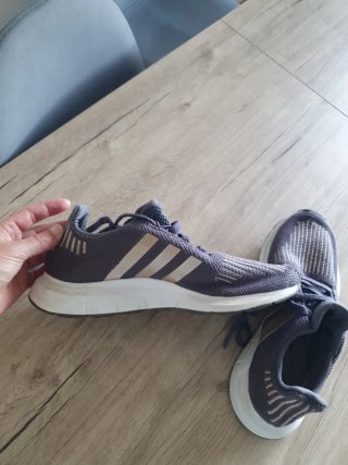 Adidas Swift Run Gris y Dorado Talla 38 2/3