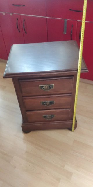 Mesita auxiliar de madera